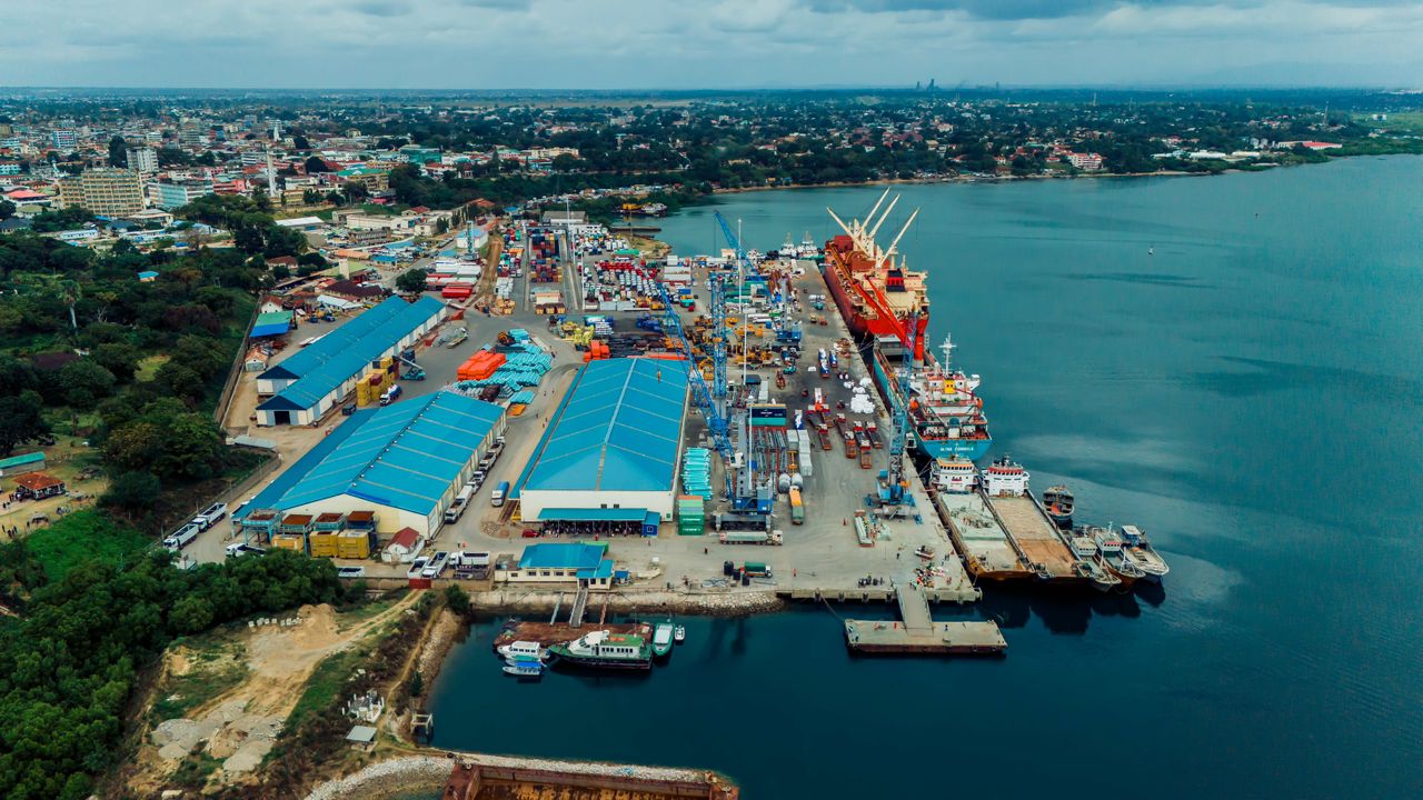 Illustrative commercial port operations for marine supply planning