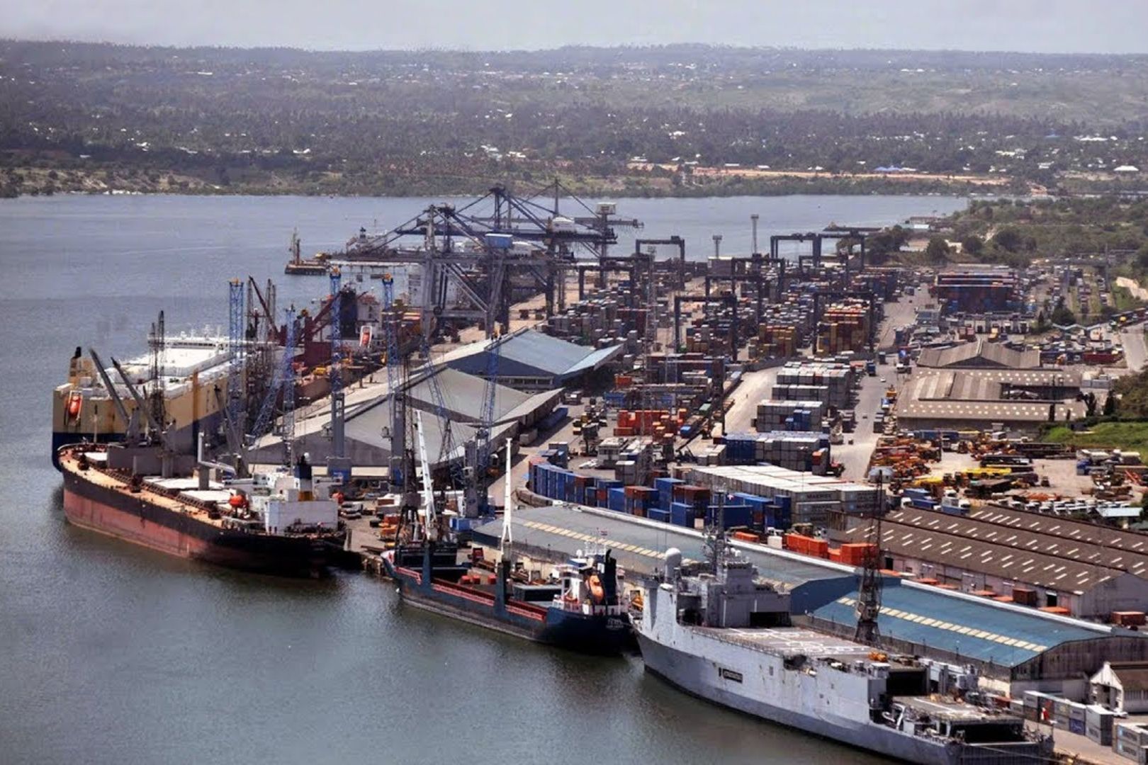 Illustrative commercial port operations for marine supply planning